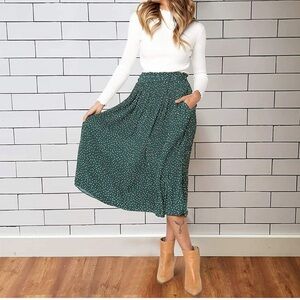 Small midi high waisted skirt. Perfect for spring and summer!